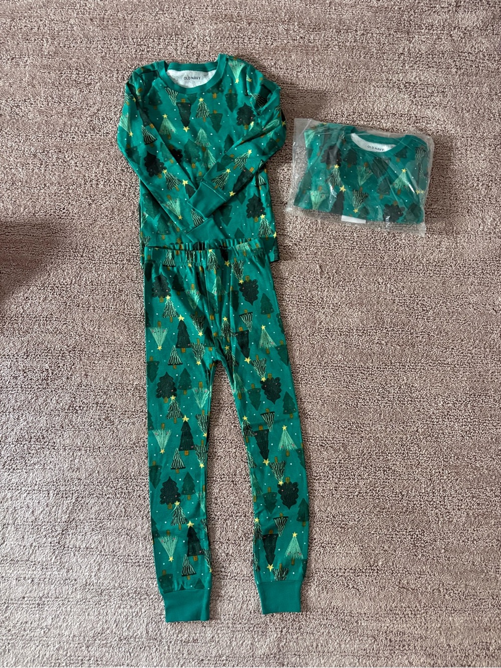 Old Navy 6T 4T Christmas Pajama Set